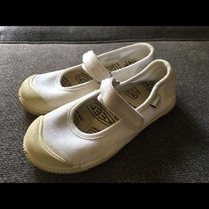 KEEN Girls Maryjanes Size 9